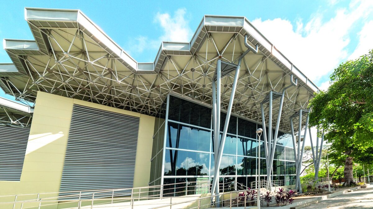 Coliseo Elías Chegwin reconstruido en Barranquilla para los Juegos Centroamericanos 2018