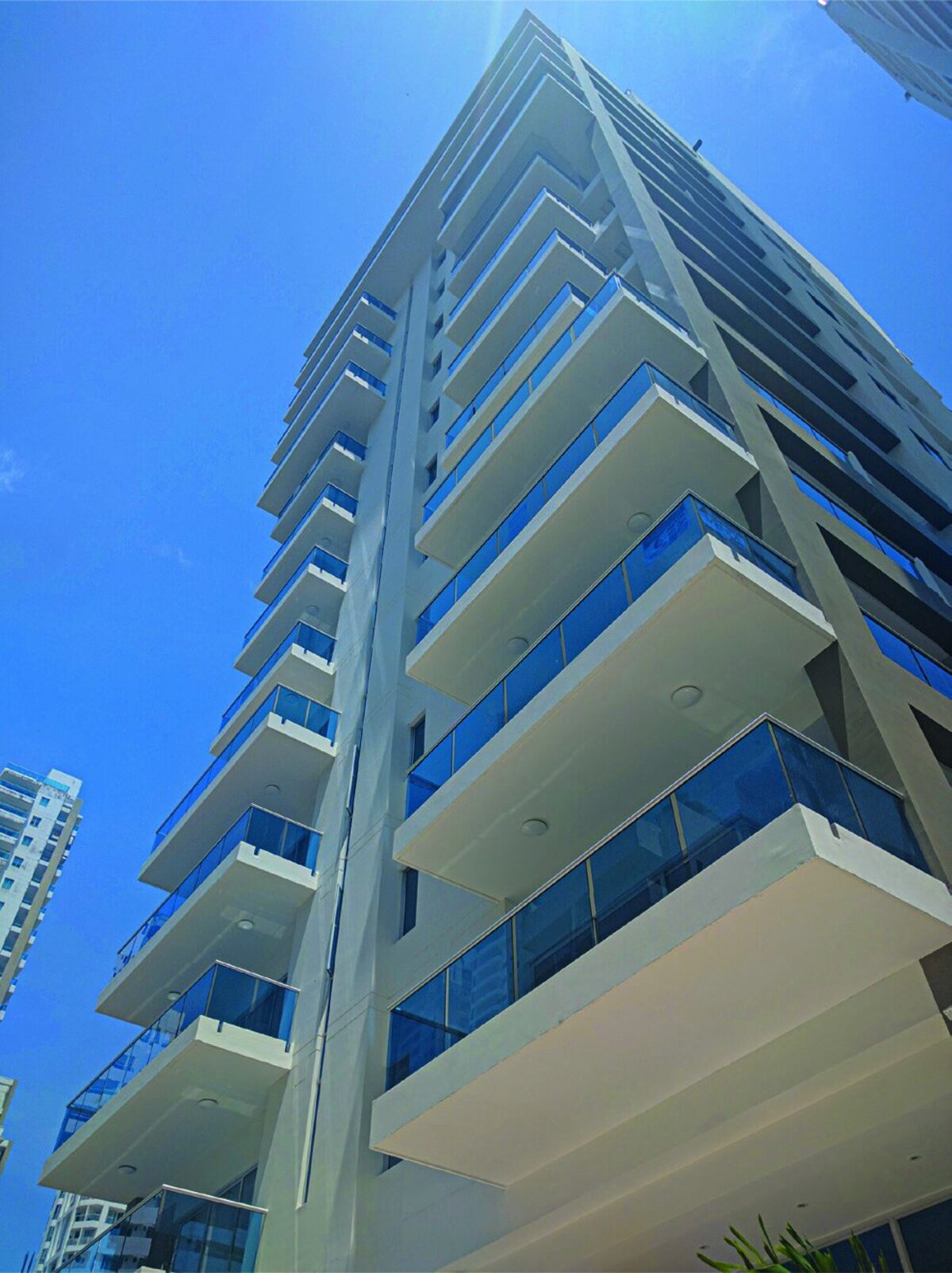 Edificio Palma de 17 pisos con 24 apartamentos en Cartagena